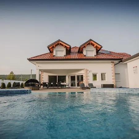 Grand Bosnae Villa *