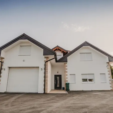 Grand Bosnae Willa *